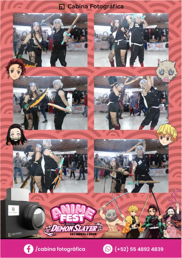 Cabina fotográfica Snap Memory rodeada de fans interactuando en el Anime Fest edición Demon Slayer.