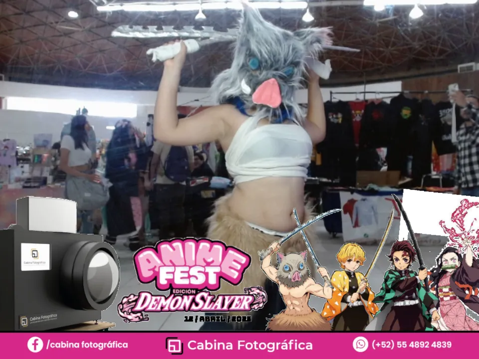 Photobooth premium capturando los mejores trajes y la emoción de los asistentes en el Anime Fest Demon Slayer.