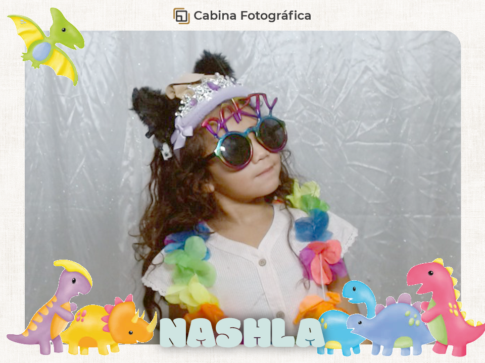 Interfaz rápida del photobooth de Snap Memory procesando fotos de alta calidad en un dinámico cumpleaños infantil.