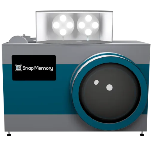 Vista frontal de la cabina fotográfica de Snap Memory, destacando su diseño único de cámara reflex gigante, lista para operar en eventos sociales y corporativos.